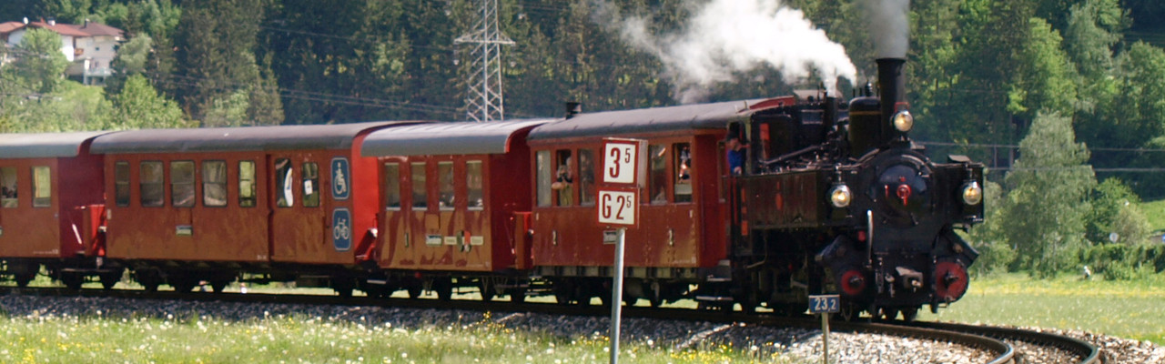 Zillertalbahn: D 13 + B4 37 + B4 32 + VS 3 am Gemeinschaft…